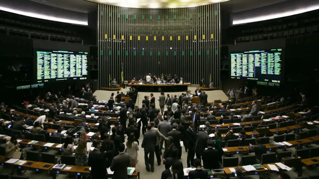 Câmara dos Deputados aprova projeto para acabar com a escala 6x1
