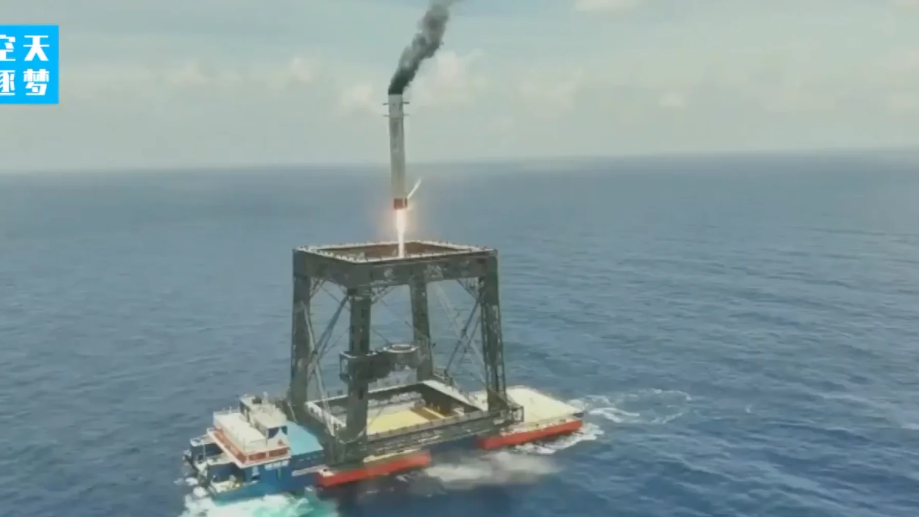 China consegue pousar propulsor de foguete e repete feito de Elon Musk
